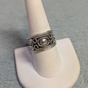 Vintage Sterling Silver Women's Ring with Beautiful Detailed Scroll Work